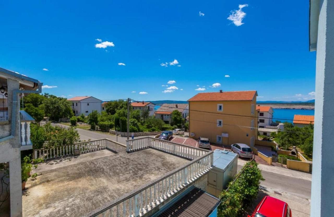 Navy Apartments *