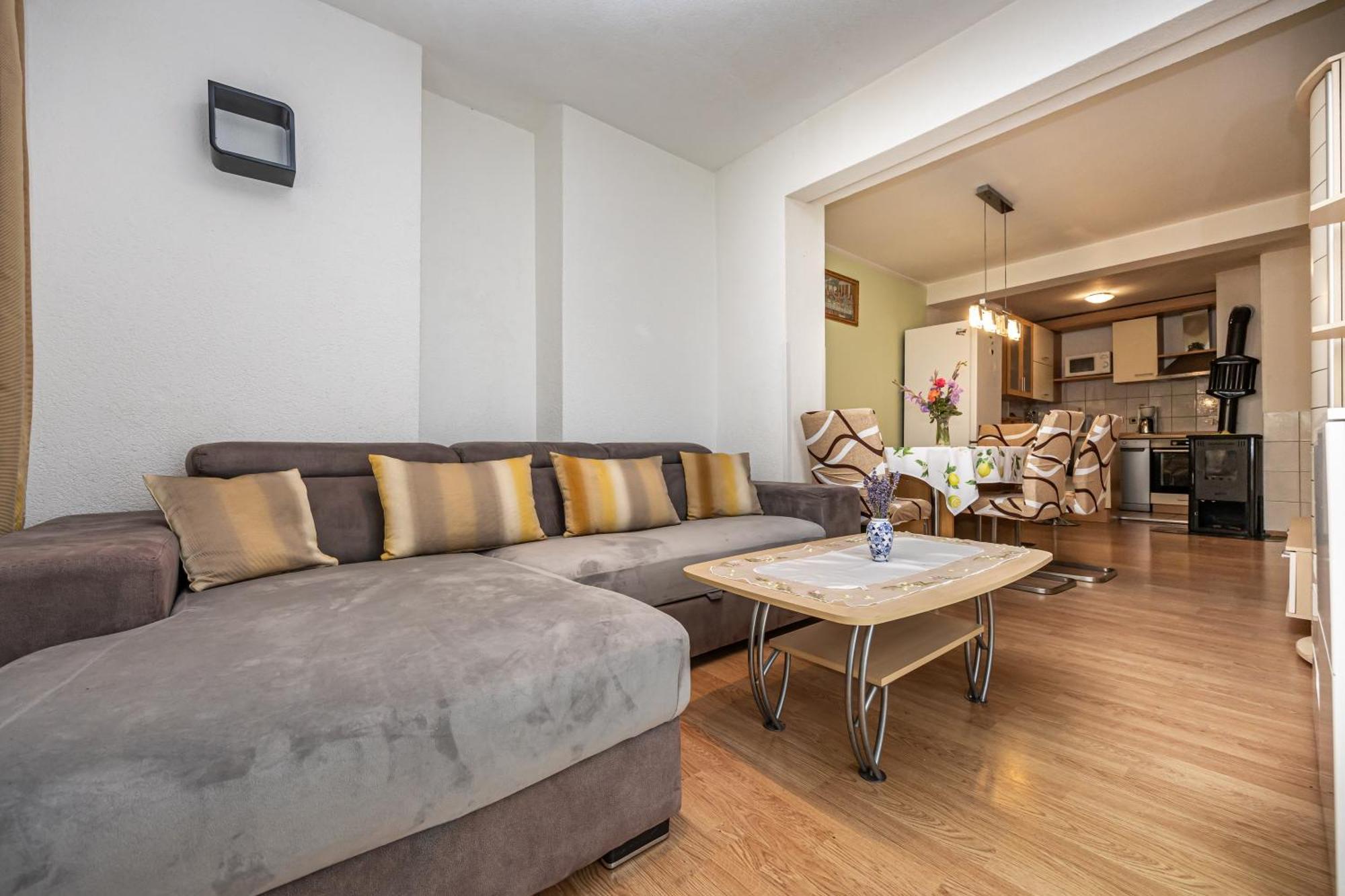 Navy Apartments *