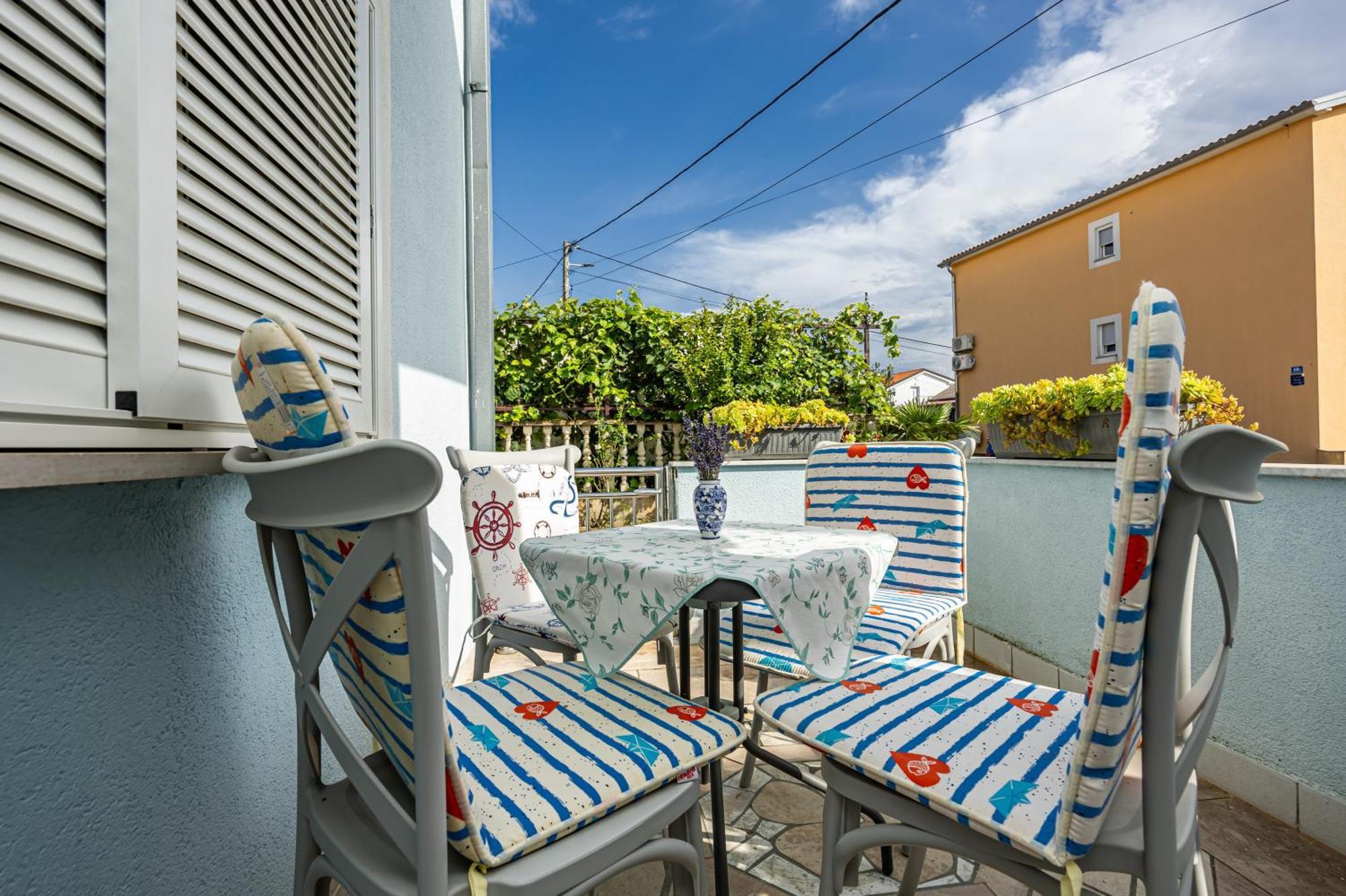 Apartman Navy Apartments *