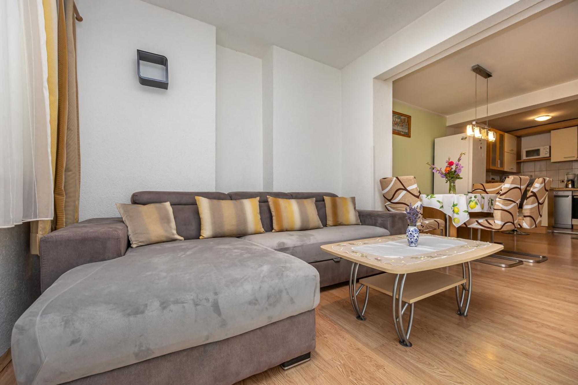 Navy Apartments * Jadranovo